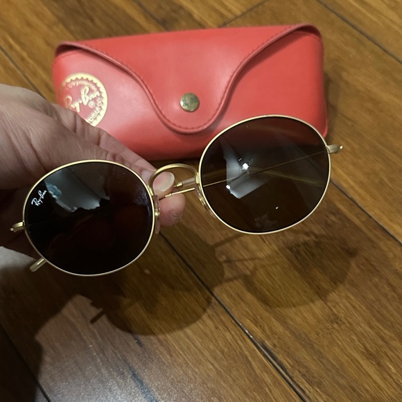Ray-Ban Gold Frame Sunglasses with Red Case - Picture 3 of 3